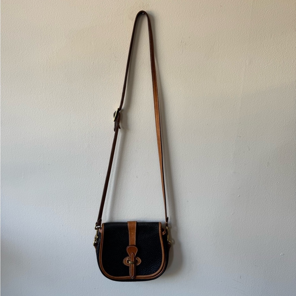 CONSIGNED—Vintage ‘90’s Dooney & Bourke Crossbody - Picture 3 of 10
